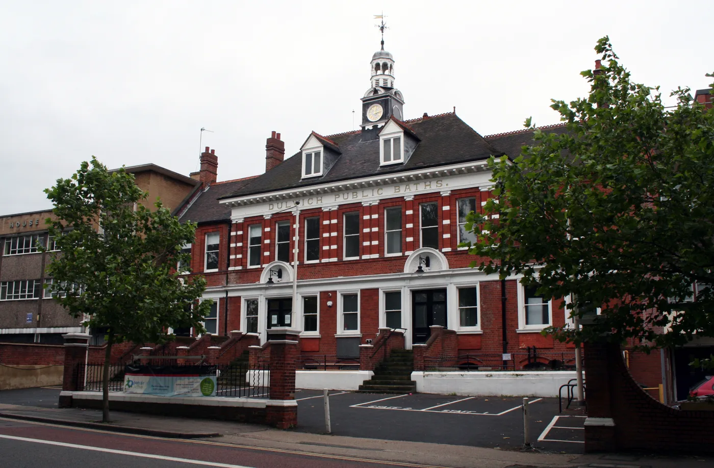 Dulwich Leisure Centre Heat Pumps: 32 Objections, 0 Support